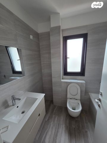 דירה, אשכולות, עמק הכרמל, נשר