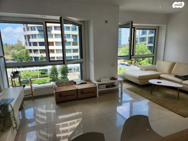 ניסים אלוני 17