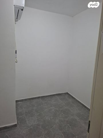 דירה, הרב הרצוג, בת ים