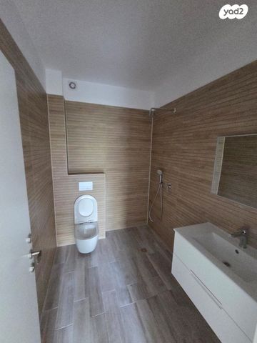 דירה, אשכולות, עמק הכרמל, נשר