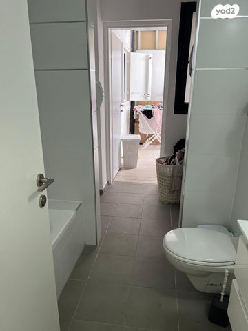 דירה, הצנחנים 20, אריק שרון, נהריה