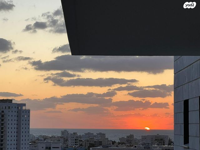 דירה, הצנחנים 20, אריק שרון, נהריה