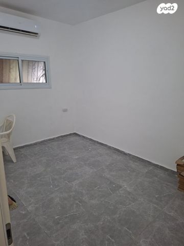 דירה, הרב הרצוג, בת ים