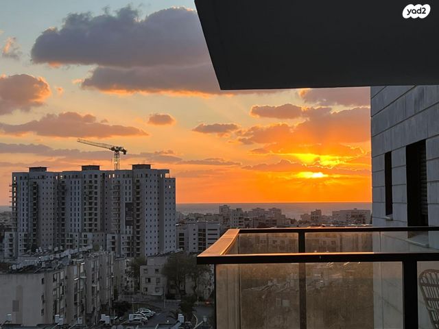 דירה, הצנחנים 20, אריק שרון, נהריה