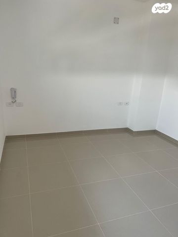 דירה, הצנחנים 20, אריק שרון, נהריה