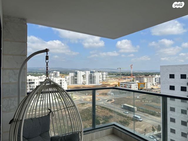 דירה, הצנחנים 20, אריק שרון, נהריה