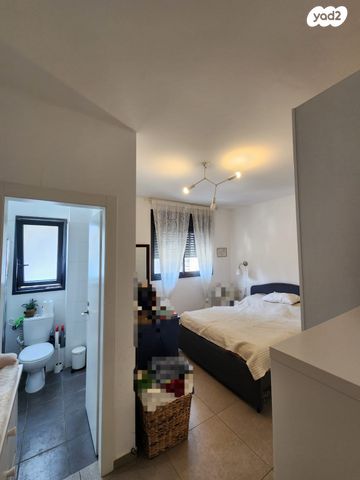 דירה, דליה רביקוביץ', ראש העין