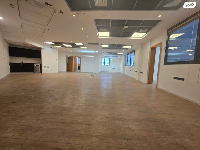 יגאל אלון 126