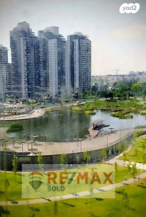 משרדים, בזל, פתח תקווה