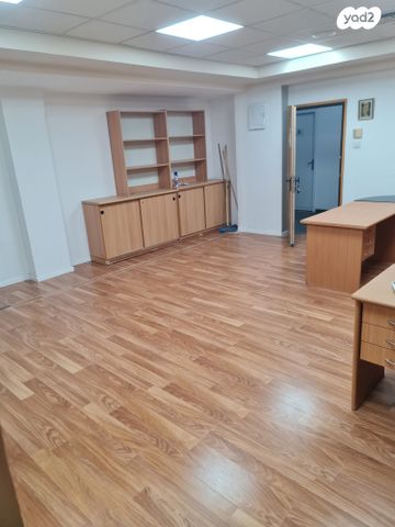 משרדים, קרית ביאליק