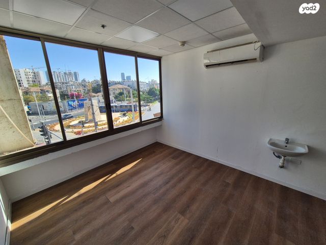 משרדים, הגבול רוטשילד, בת ים