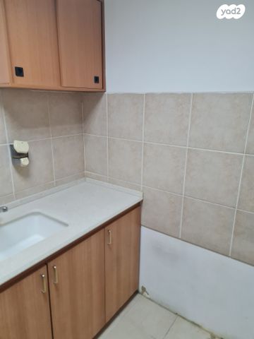 משרדים, קרית ביאליק