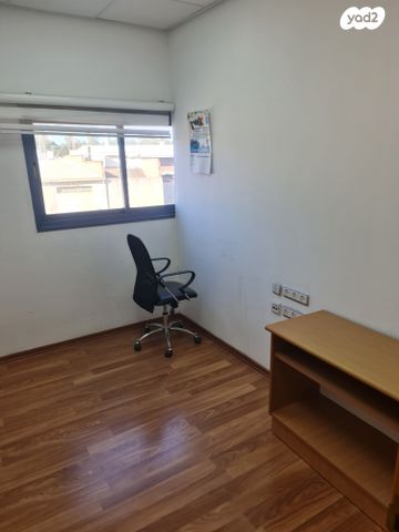 משרדים, קרית ביאליק