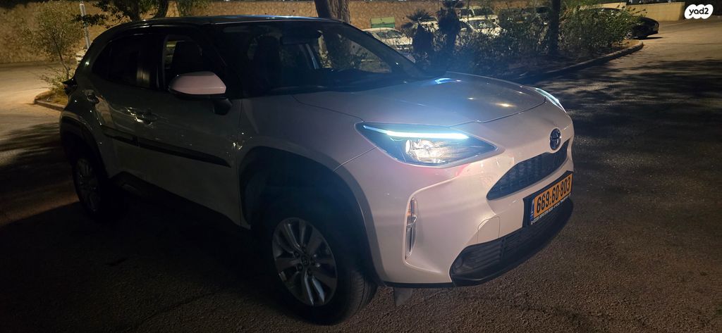 מודעת רכב טויוטה יאריס קרוס