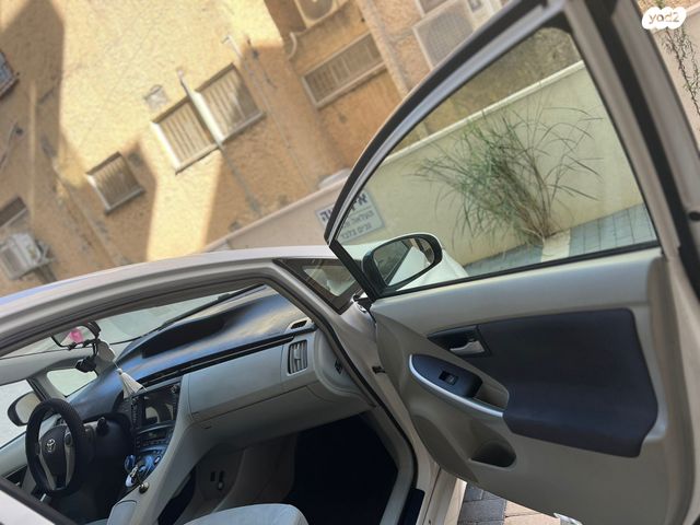 טויוטה פריוס