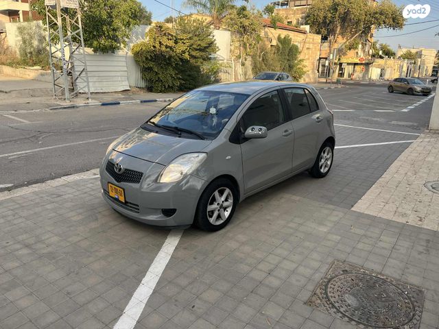 טויוטה יאריס