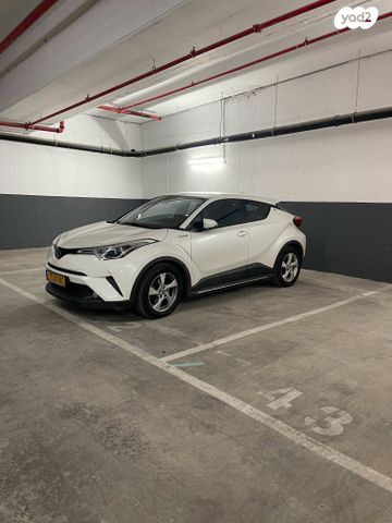 מודעת רכב טויוטה C-HR