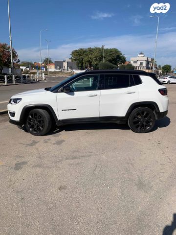 מודעת רכב ג'יפ קומפאס