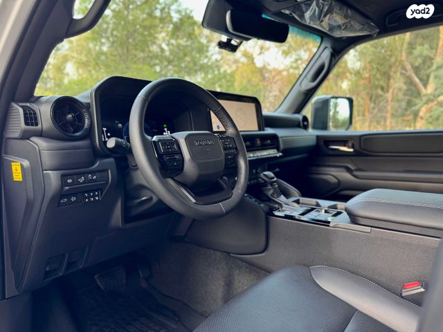 טויוטה לנד קרוזר