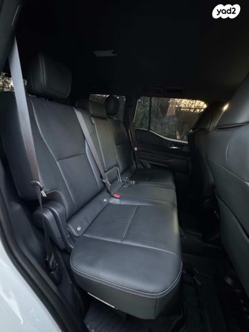 טויוטה לנד קרוזר