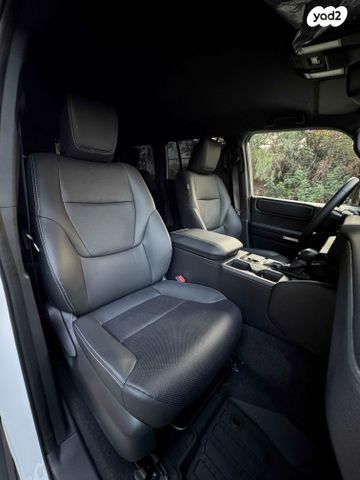 טויוטה לנד קרוזר