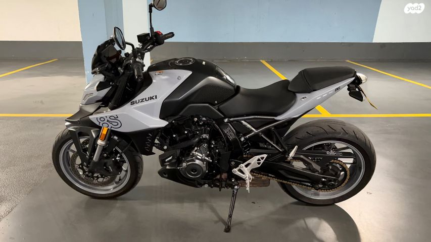 סוזוקי GSX-8S