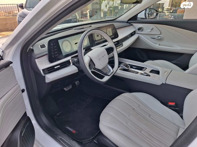 צ׳רי אריזו 8