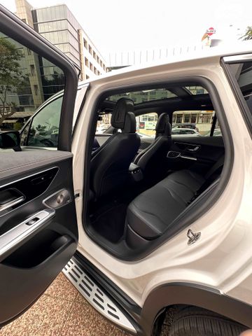 מרצדס-בנץ EQE SUV