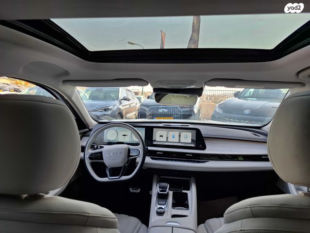 צ׳רי אריזו 8