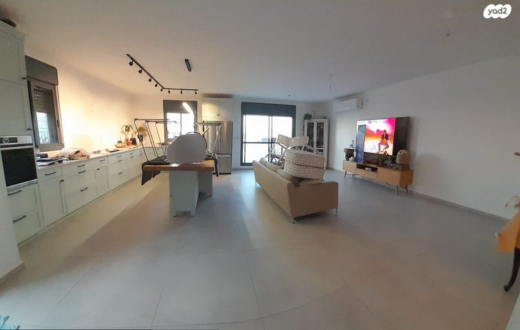 דו משפחתי, ענבר 79, נעלה, נעלה