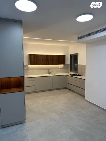 דירת גן, שושנה דמארי 22, קרית האמנים, מצליח, רמלה