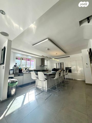 בית פרטי/ קוטג', יגאל ידין 12, קרית הפרחים - 2005, רעננה