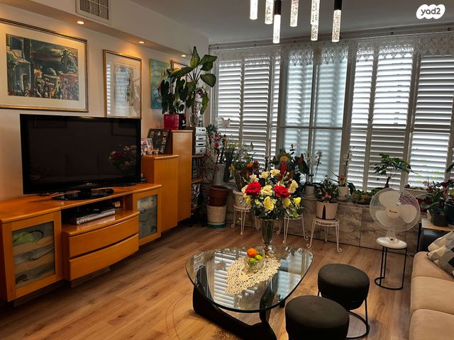 דירה, טשרניחובסקי 1, לב העיר, בת ים