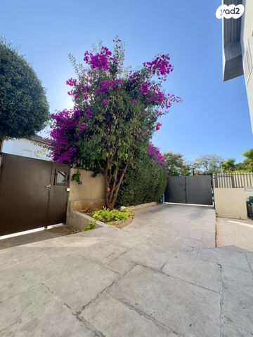 בית פרטי/ קוטג', יגאל ידין 12, קרית הפרחים - 2005, רעננה