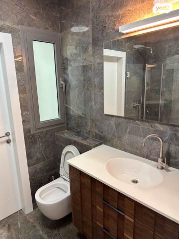 דירת גן, שושנה דמארי 22, קרית האמנים, מצליח, רמלה