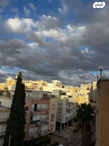 דירה, טשרניחובסקי 1, לב העיר, בת ים