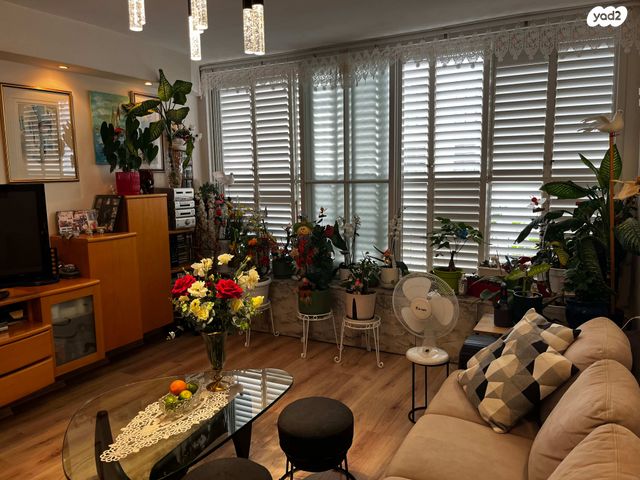 דירה, טשרניחובסקי 1, לב העיר, בת ים