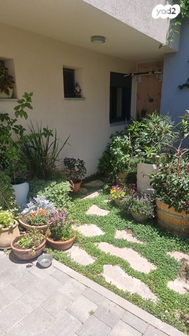 דו משפחתי, ענבר 79, נעלה, נעלה