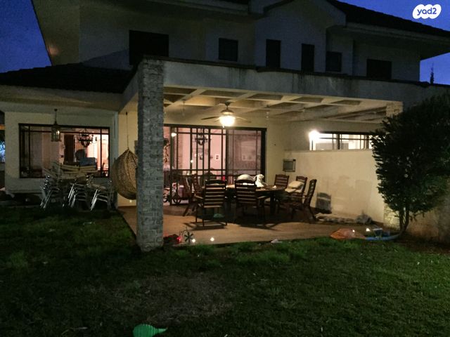 דו משפחתי, הגפן 8, גני צבי, הוד השרון