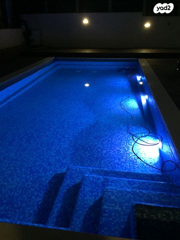 דו משפחתי, הגפן 8, גני צבי, הוד השרון