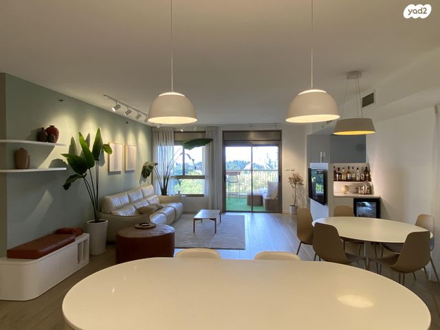 דירה, שמעון בן צבי 38, שטח 9, גבעתיים