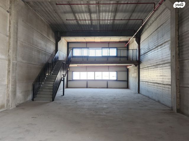 מבני תעשיה, היצירה 32, אזור תעשיה, בית הסוהר המרכזי, רמלה