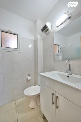 דירה, אבן גבירול, רחובות