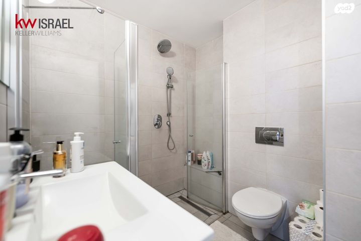 דירה, אריק איינשטיין, דרום חדש, פארק הים, בת ים