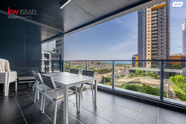 דירה, אריק איינשטיין, דרום חדש, פארק הים, בת ים