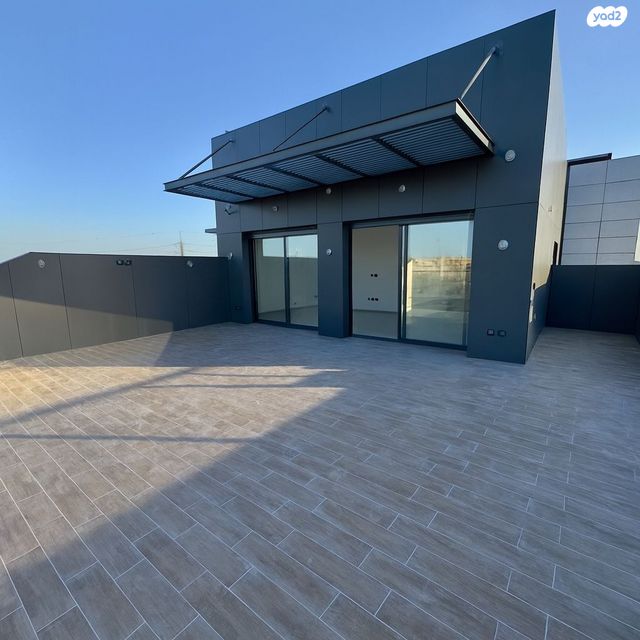 גג/ פנטהאוז, מאה ושישים 11, מרכז דרום, רעננה