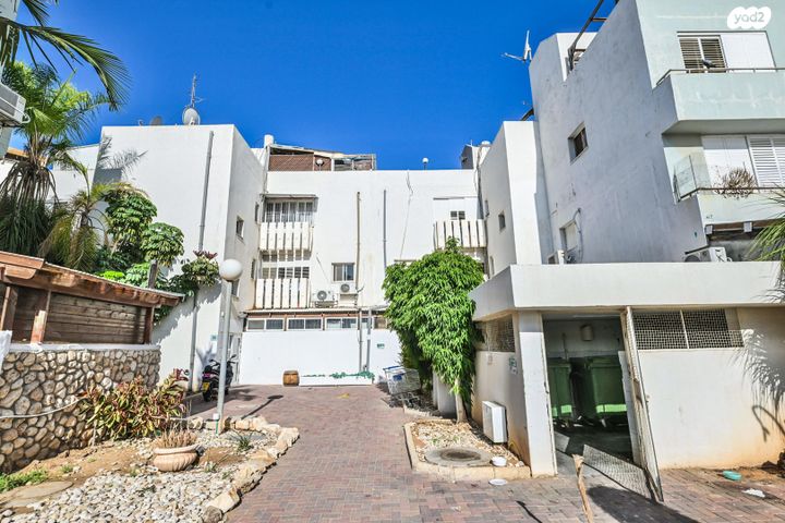 דירה, אבן גבירול, רחובות