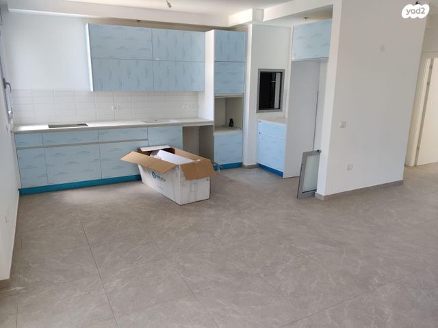 דירה, שרה אהרונסון, אזור הבילויים, רמת גן