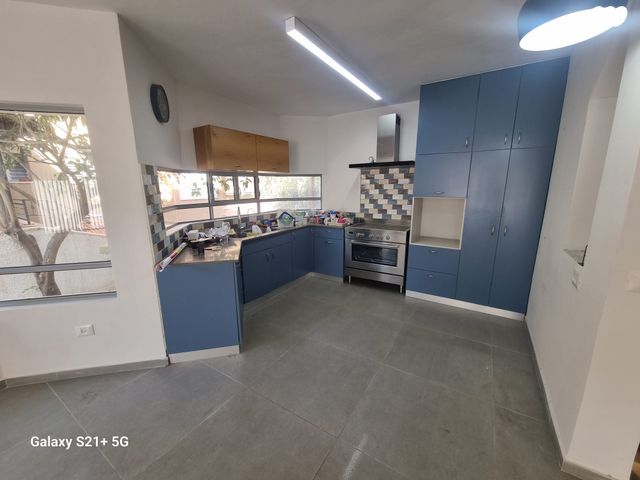 דו משפחתי, אירוס, שערי תקווה, שערי תקווה