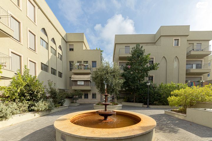 גג/ פנטהאוז, שמואל ירחינאי, צהלון, שיכוני חסכון, תל אביב יפו